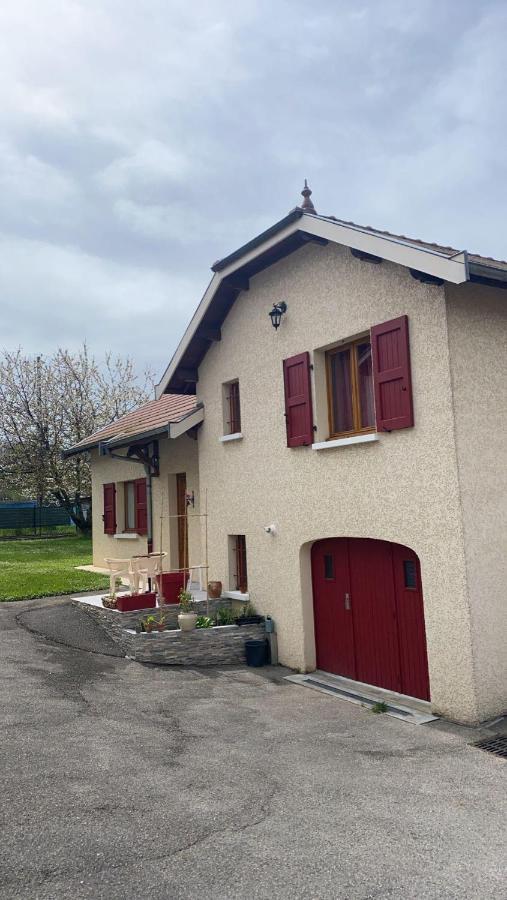 Apartamento Au Grés du Vent Ruy-Montceau Exterior foto